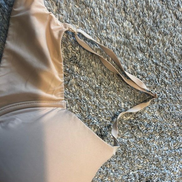 Victoria's Secret Tan Bra - Picture 3 of 8